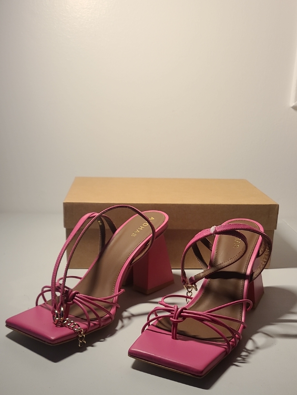 Alohas Pink Strappy Block Heel Sandals Womens Size 8.5